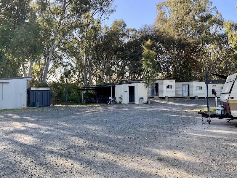 Deni Car-O-Tel & Caravan Park